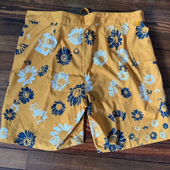 Vans Men's Mustard Floral Skull Board Shorts - Picture 3 of 4